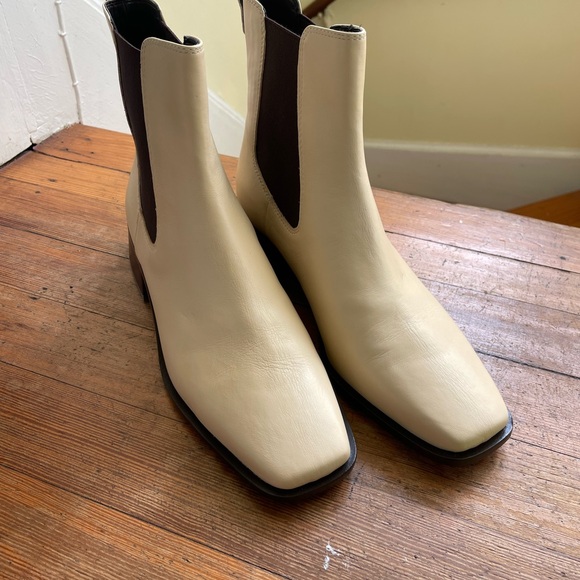 NWT Sam Edelman Creamy White Leather Chelsea Boot - Picture 2 of 6